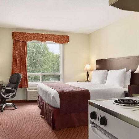 Days Inn By Wyndham Chetwynd Luaran gambar