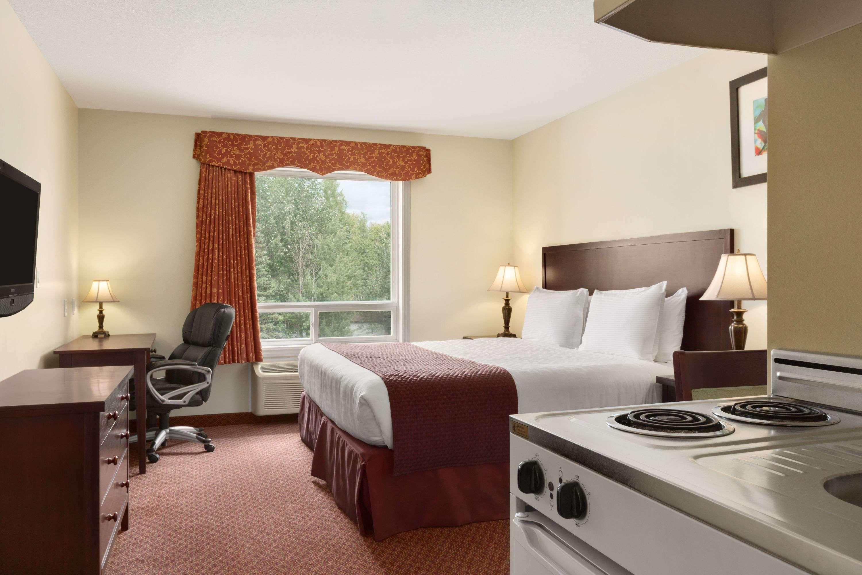 Days Inn By Wyndham Chetwynd Luaran gambar