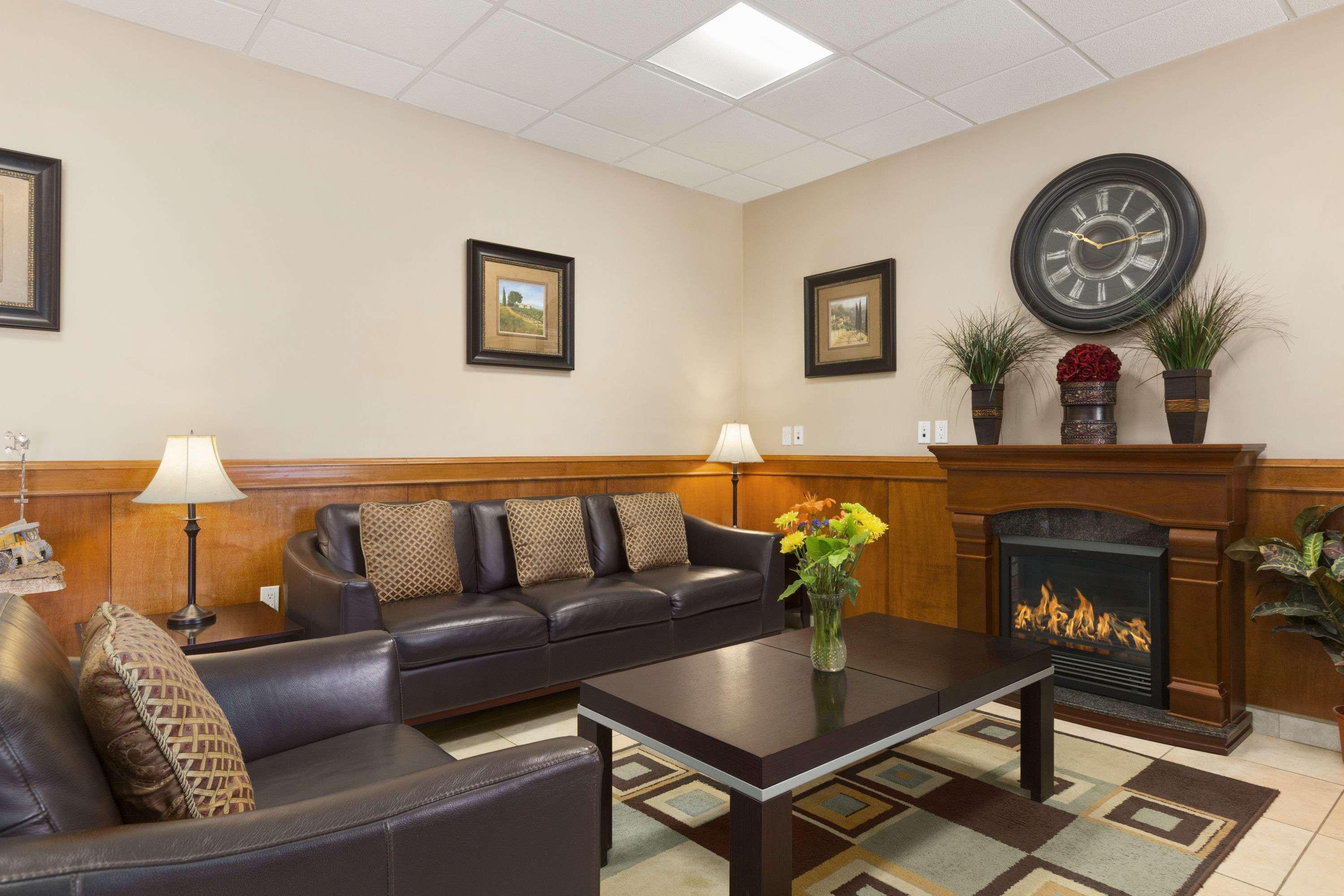 Days Inn By Wyndham Chetwynd Luaran gambar