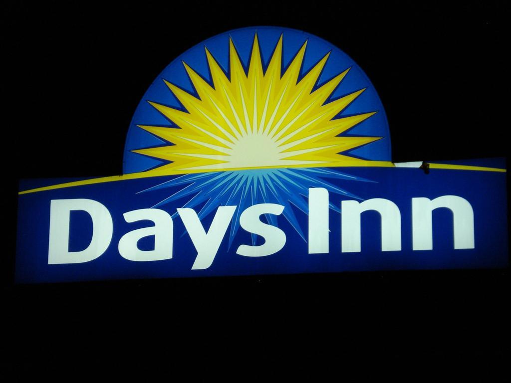 Days Inn By Wyndham Chetwynd Luaran gambar