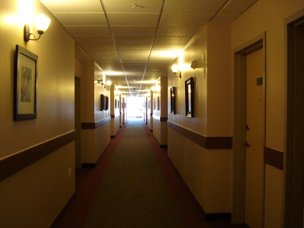 Days Inn By Wyndham Chetwynd Luaran gambar